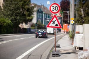 1 km/h zu schnell innerorts: Dafür droht eine Geldbuße in Höhe von 30 Euro.