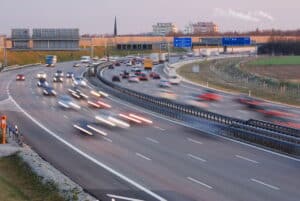 Haben Sie mit einem Lkw 17 km/h zu viel, müssen Sie außerorts ebenfalls mit einem Punkt rechnen.