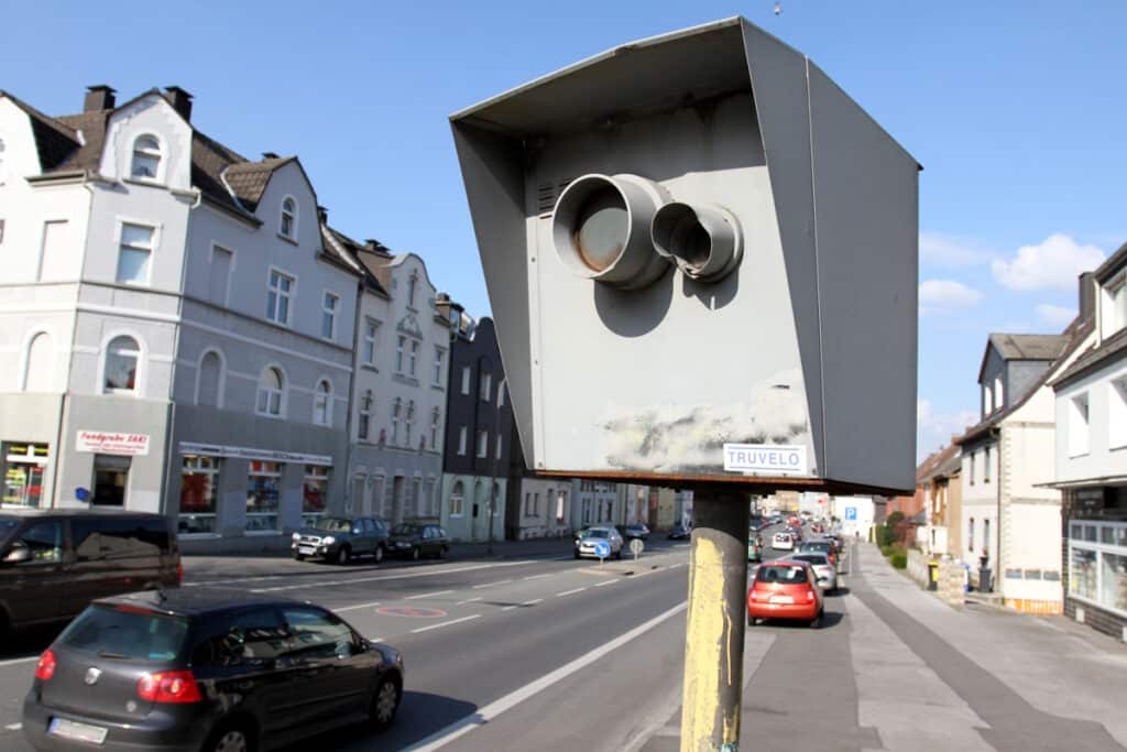 29 km/h zu schnell innerorts und außerorts Bußgeld etc. 29 km/h zu schnell innerorts und außerorts Bußgeld etc.