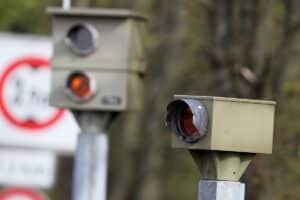 Mit welchen Sanktionen müssen Autofahrer rechnen, die mit 42 km/h zu schnell erwischt werden?