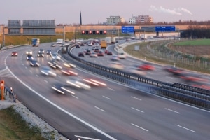 Schon in § 7 GGVSE waren Fahrwegbestimmungen zum Gefahrguttransport auf Autobahnen verankert.