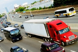 Bei einem Gefahrguttransport müssen Fahrer eine ADR-Zulassung besitzen.