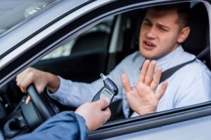 Darf die Polizei Autofahrer zum Alkoholtest zwingen?