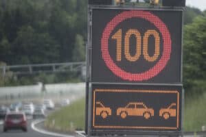 Inner- oder außerhalb geschlossener Ortschaft: 44 km/h zu schnell haben Konsequenzen.