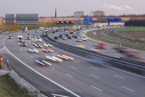 Das Auto ummelden: Dafür vom Ausland nach Deutschland fahren, kann nur derjenige, der eine entsprechende Zulassungsbescheinigung besitzt.