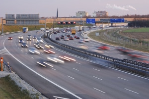 Vom Autobahn-Blitzer ertappt: Der Rechner unterscheidet zwischen innerorts und außerorts.