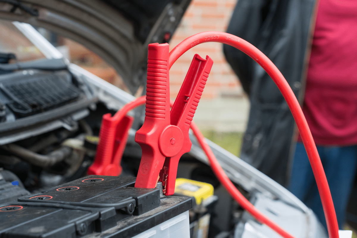 Starthilfe geben Was tun, wenn die Batterie leer ist?