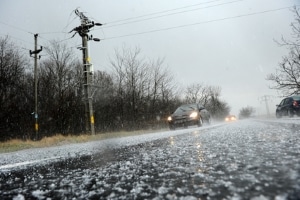 Nicht nur das Autofahren im Winter will gelernt sein, denn auch beim Bremsen gilt es einiges zu beachten.