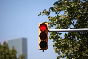 Blitzer-Typen mit Induktion oder Piezosensoren kommen oft an Ampeln zum Einsatz.