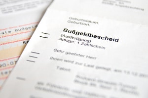 Ist ein Bußgeldbescheid auch ohne Unterschrift gültig?