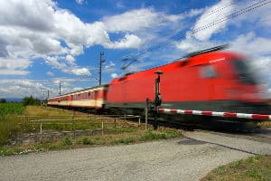 Im Bußgeldkatalog zum Bahnübergang stehen hohe Strafen.