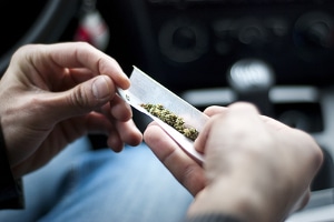 Cannabis und Autofahren sollte strikt voneinander getrennt werden!