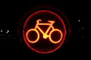 Der Dynamo am Fahrrad ist nicht länger gesetzlich vorgeschrieben. Jedes Rad muss aber in der Dunkelheit ausreichend Licht abgeben.