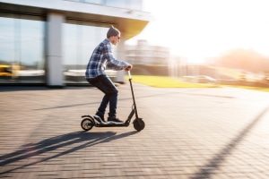 Kann und darf man einen E-Scooter mittels Tuning entdrosseln?