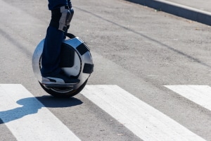 Bislang ist ein Elektro-Einrad im Straßenverkehr nicht erlaubt. 