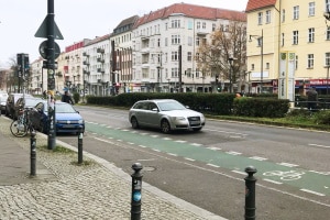 Rechts neben dem Fahrradstreifen zu parken, kann erlaubt sein.