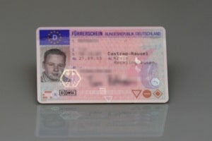 Das Mindestalter ist je nach Führerschein unterschiedlich.