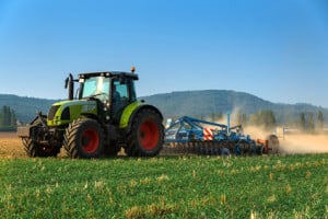 Gerade in ländlichen Gegenden nahe Landwirtschaftsbetrieben taucht das grüne Kennzeichen immer wieder auf.