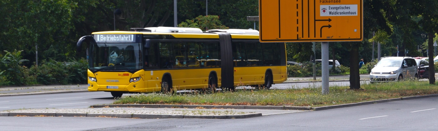 Header Bus mit Warnblinker