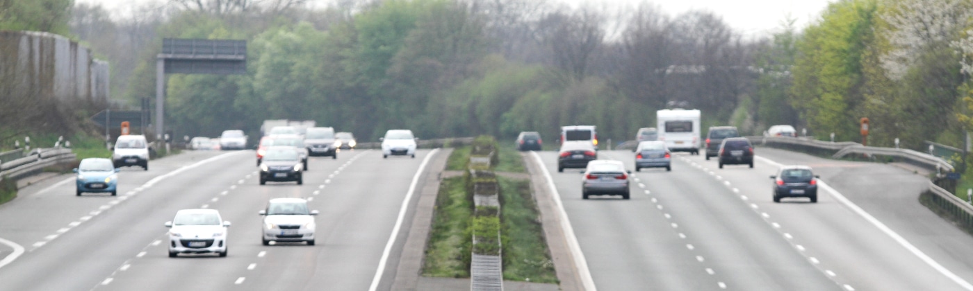 Auch auf der Autobahn können Sie geblitzt werden, wenn Sie gegen das Tempolimit verstoßen.