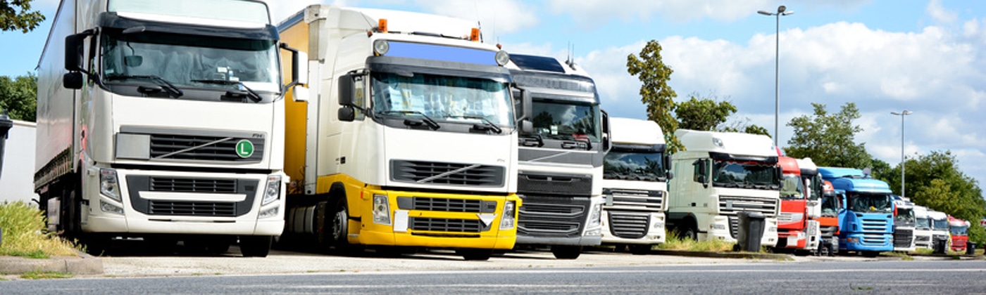 An Lkw muss ein Unterfahrschutz sowohl hinten als auch vorne vorhanden sein.