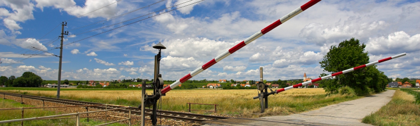 Verkehrseinrichtung: Schranke am Bahnübergang