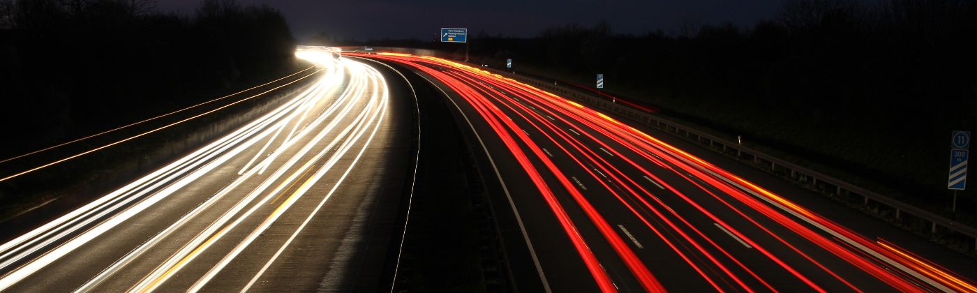 Für korrekte Messwerte des TRAFFIPAX TraffiStar S 540 muss die Fahrbahn komplett eben sein.