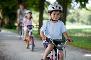 Die Helmpflicht auf dem Fahrrad: Gerade Kinder sollten trotz fehlender Gesetzesgrundlage einen Helm tragen.