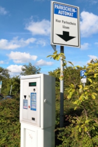 Ein Knöllchen für das Falschparken: Die Strafe für eine häufige geringfügige Ordnungswidrigkeit.