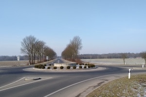 Kreisverkehr: Wer Vorfahrt hat, wird durch Verkehrszeichen bestimmt.