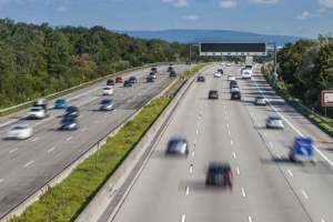 Ein ausreichender Mindestabstand ist in viele Verkehrssituationen von Bedeutung.