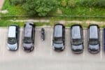 Welche Vorsichtsmassnahmen Sind Beim Parken Des Motorrades Zu Beachten