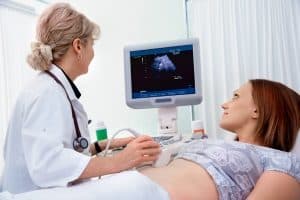 Sie können Ihren Frauenarzt fragen, ob Sie das Motorradfahren während der Schwangerschaft unterlassen sollten.
