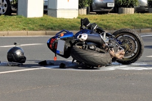 Motorradunfall: Ohne Schutzkleidung können schwere Verletzungen drohen.