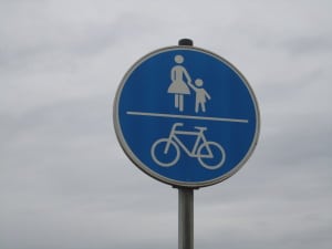 Muss der Radweg benutzt werden? Nur wenn ein Schild dies anordnet.