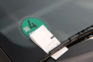 Parken mit dem Wohnmobil auf einem Pkw-Parkplatz: Kann ein Bußgeld drohen?