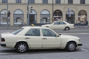 Mit Restalkohol sollten Sie am nächsten Morgen lieber auf ein Taxi umsteigen.