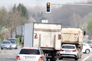 Rote Ampel überfahren: Hat es 2 Mal geblitzt, machen sich viele Fahrer sorgen.