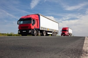 Ein Sattelzug ist ein schwerer LKW bis zu 40 Tonnen Gesamtgewicht.