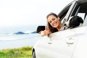 Sie können schwanger mit dem Auto fahren, wenn Sie auf Ihre Sicherheit achten.