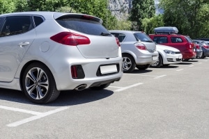 Zum Seitenabstand beim Parken gibt es keine konkreten Angaben.