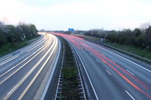 Ein Tempolimit auf der Autobahn gibt es nicht.