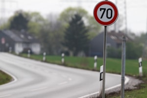 Eine gewisse Toleranz gilt beim Blitzen. Unter 100 km/h werden für gewöhnlich 3 km/h abgezogen.