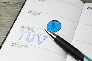 Sie sollte eine TÜV-Plakette besitzen und richtig lesen können!
