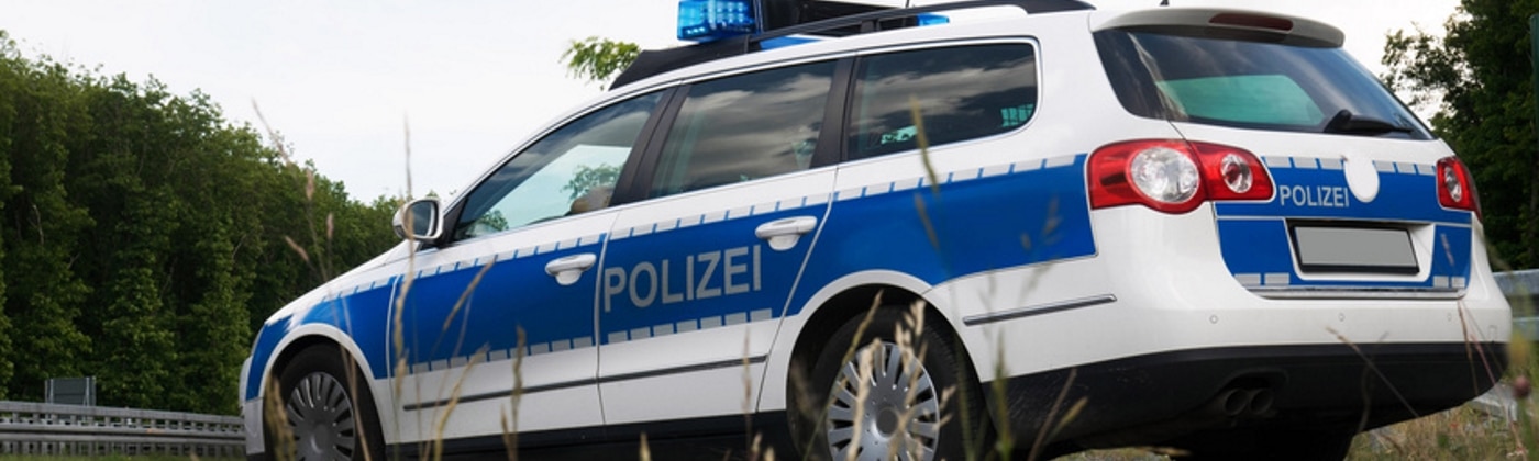 Wie ist sich nach einem Unfall mit einem Polizeiauto zu verhalten?