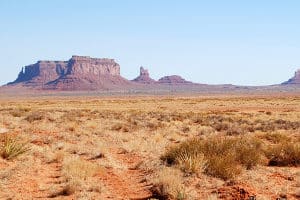 Sand oder Schlamm können zu einem Unfall mit einem Offroad-Fahrzeug führen.