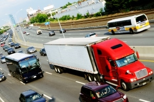 Firmen mit Fahrzeuge zum gewerblichen Gütertransport müssen eine Unternehmenskarte beantragen.
