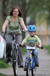 Bei der Verkehrserziehung in der Grundschule kommt auch das Fahrrad zum Einsatz.