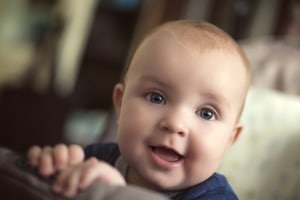 Verkehrserziehung: Kinder und sogar Babys schauen sich viel von ihren Eltern ab.