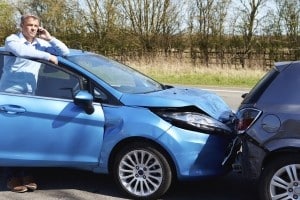 Verkehrshindernis: Nach Unfällen mit leichten Blechschäden müssen Sie ebenso so bald als möglich beiseite fahren.